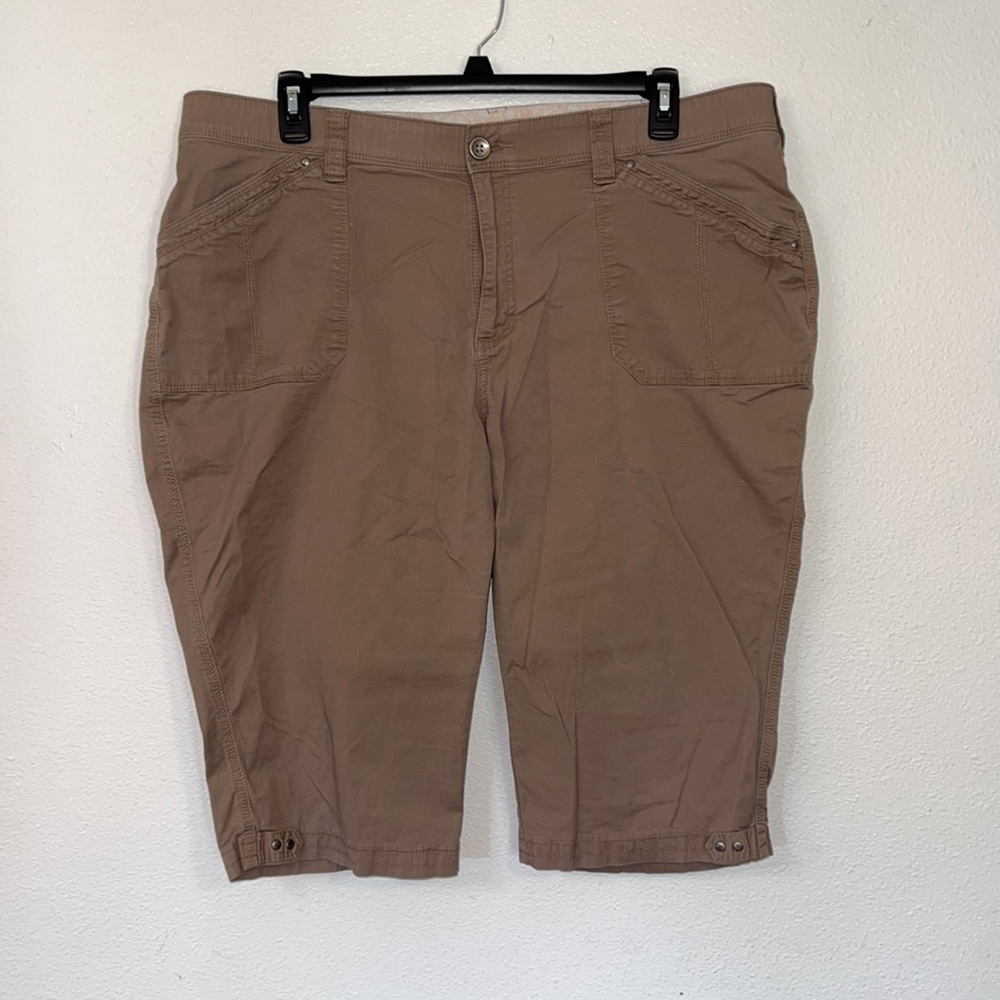 CLOSET CLEAR-OUT Lee Comfort Stretch Waistband Capris, taupe/tan color